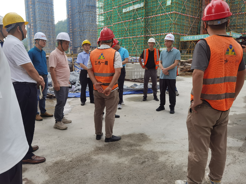 4月24日，市住建局黨組書記梁鑒和帶隊到樵順嘉寶花園項目開展建筑施工領(lǐng)域安全生產(chǎn)和消防工作督導檢查(1).jpg