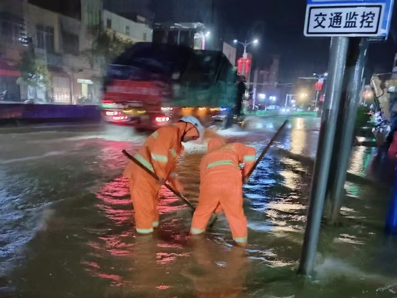 G325K301+700-900疏通路面積水.jpg